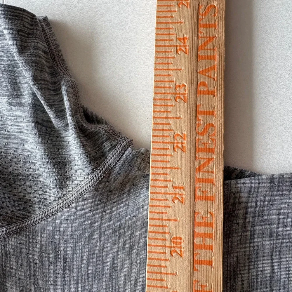 Lululemon Metal Vent Tech Shirt‎ Mens XL Gray Short Sleeve Athletic Tee